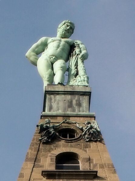 Datei:Herkules-Statue-Kassel.jpg